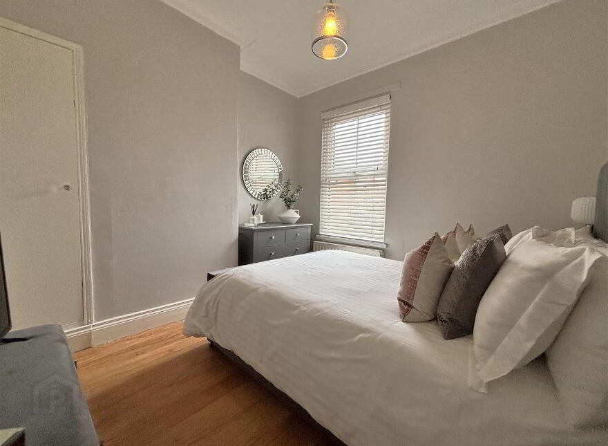 559 Oldpark Road, Belfast, BT14 6QW