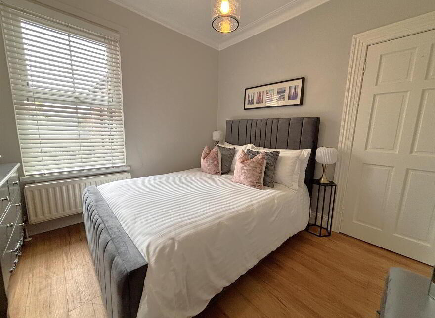 559 Oldpark Road, Belfast, BT14 6QW