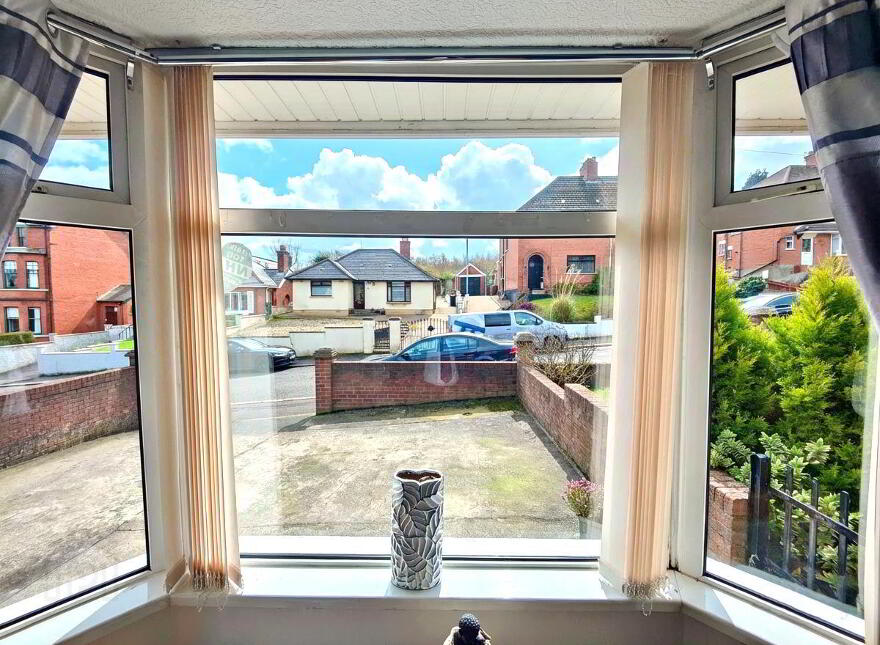 25 Lyndhurst Gardens, Belfast, BT13 3PH