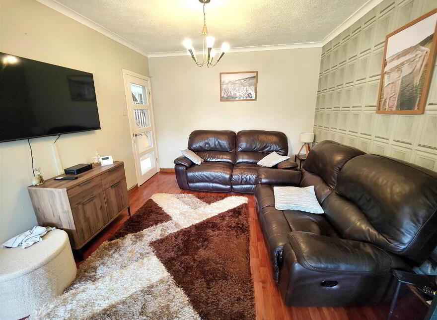 25 Lyndhurst Gardens, Belfast, BT13 3PH