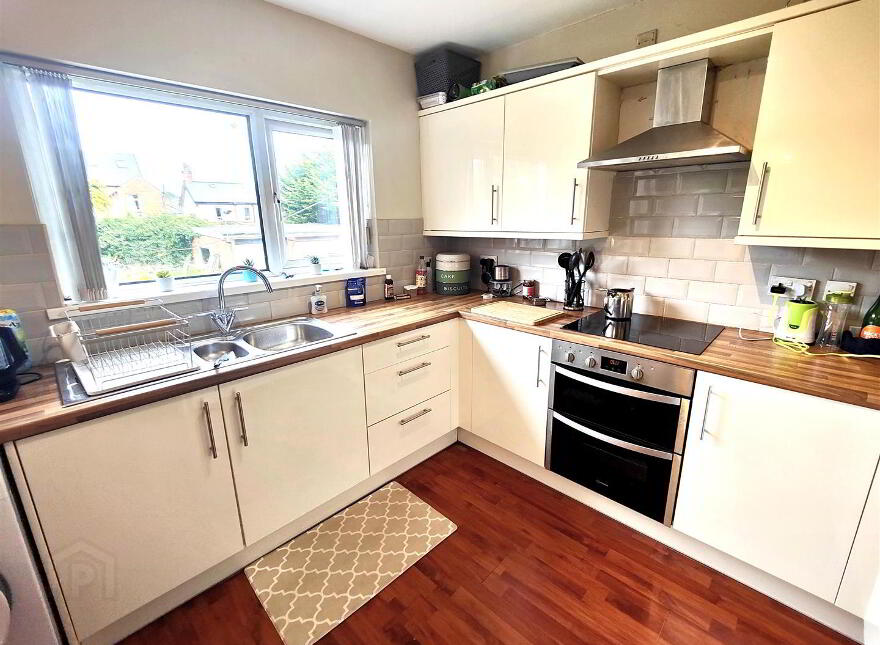 25 Lyndhurst Gardens, Belfast, BT13 3PH