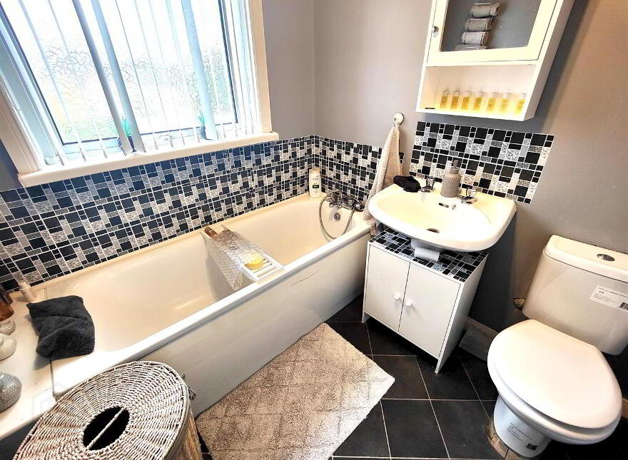 25 Lyndhurst Gardens, Belfast, BT13 3PH