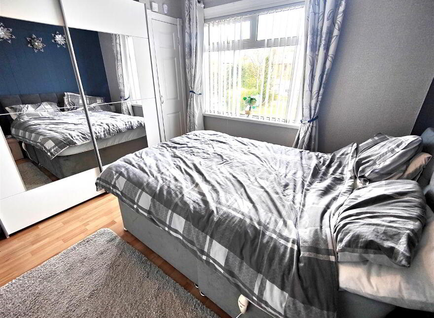 25 Lyndhurst Gardens, Belfast, BT13 3PH