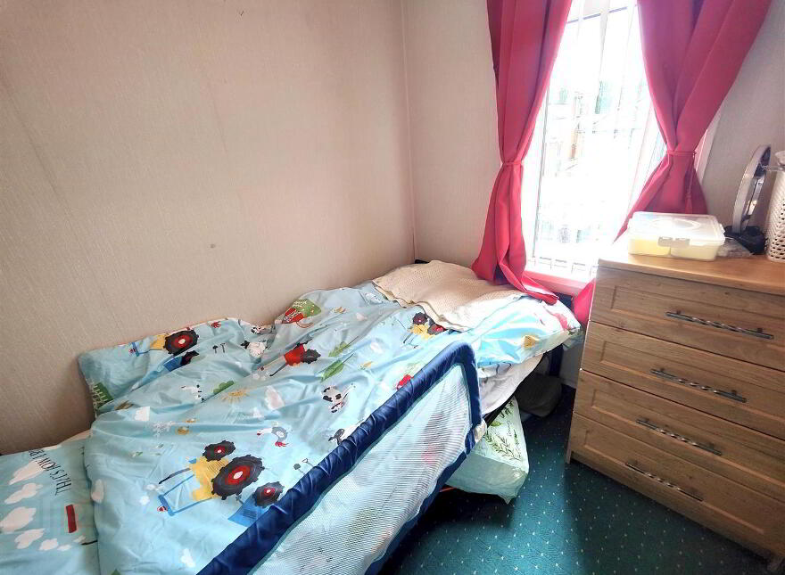25 Lyndhurst Gardens, Belfast, BT13 3PH
