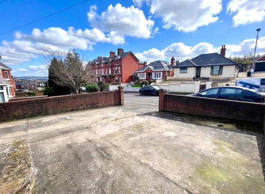 25 Lyndhurst Gardens, Belfast, BT13 3PH