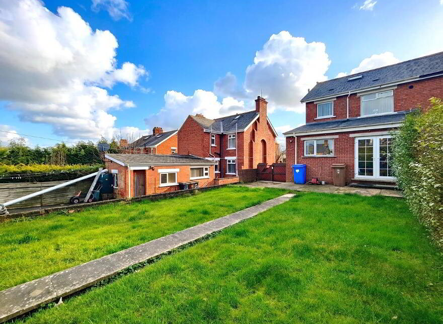 25 Lyndhurst Gardens, Belfast, BT13 3PH