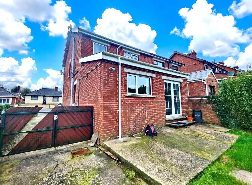 25 Lyndhurst Gardens, Belfast, BT13 3PH