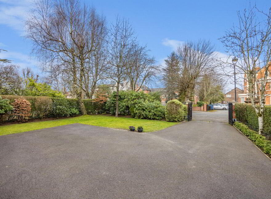 33 Adelaide Park, Malone, Belfast, BT9 6FY