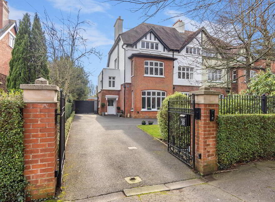 33 Adelaide Park, Malone, Belfast, BT9 6FY