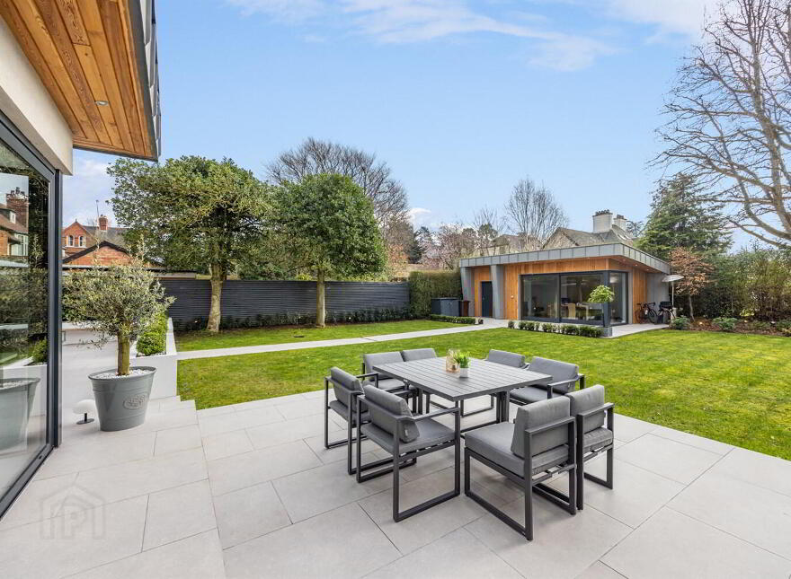 33 Adelaide Park, Malone, Belfast, BT9 6FY