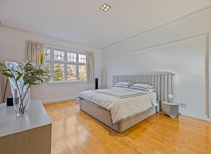 33 Adelaide Park, Malone, Belfast, BT9 6FY