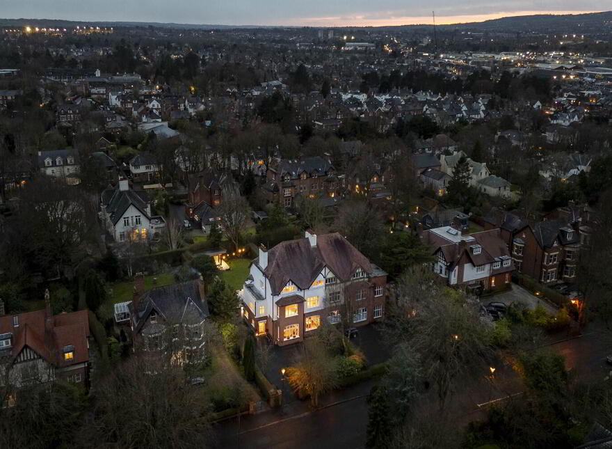33 Adelaide Park, Malone, Belfast, BT9 6FY