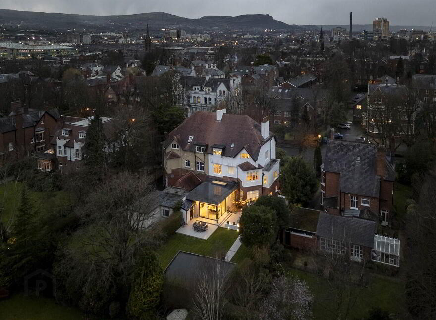 33 Adelaide Park, Malone, Belfast, BT9 6FY
