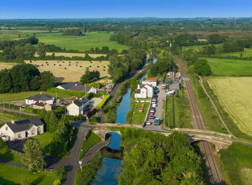The Hollies, Ballivor, C15K7T8