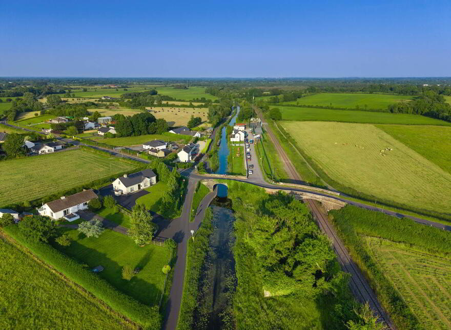 The Hollies, Ballivor, C15K7T8