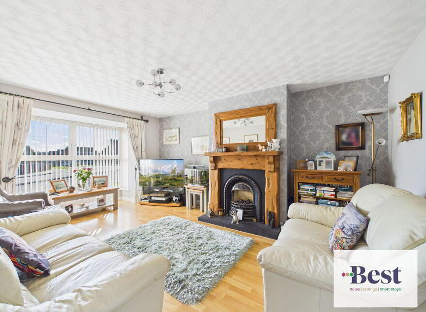 8 Graham Road, Larne, BT40 2TS