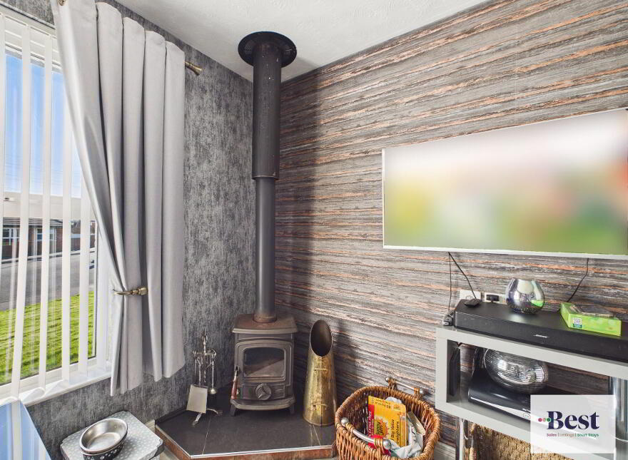 8 Graham Road, Larne, BT40 2TS