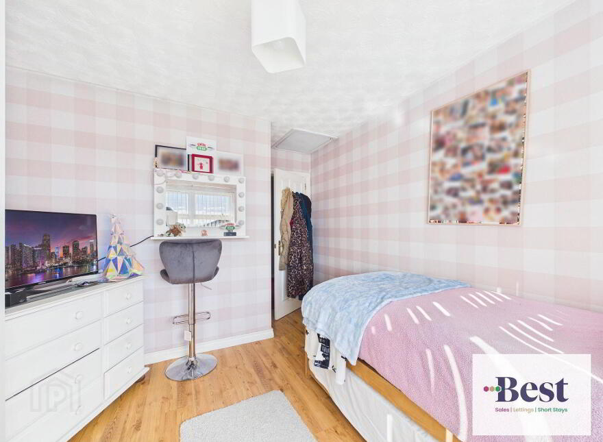 8 Graham Road, Larne, BT40 2TS