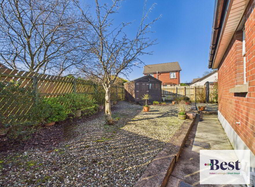8 Graham Road, Larne, BT40 2TS