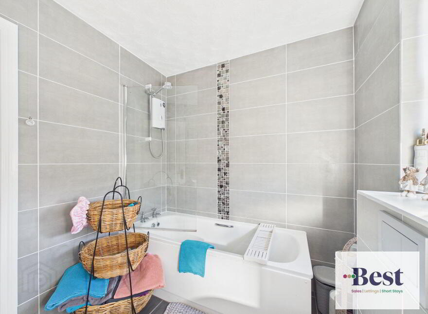 8 Graham Road, Larne, BT40 2TS