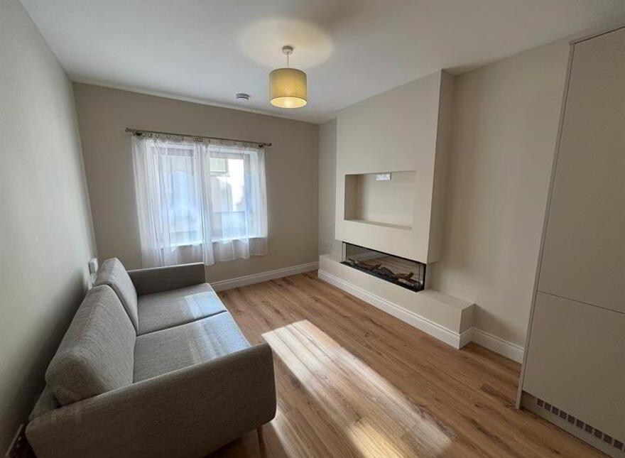 Apt 5, 5 Lower Crescent, Botanic, Belfast, BT7 1NR