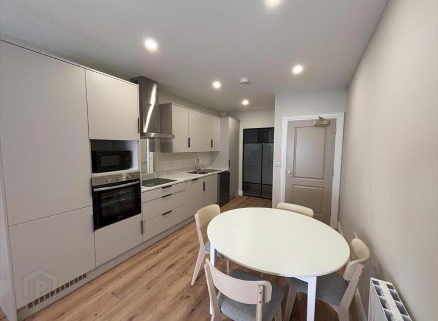 Apt 5, 5 Lower Crescent, Botanic, Belfast, BT7 1NR