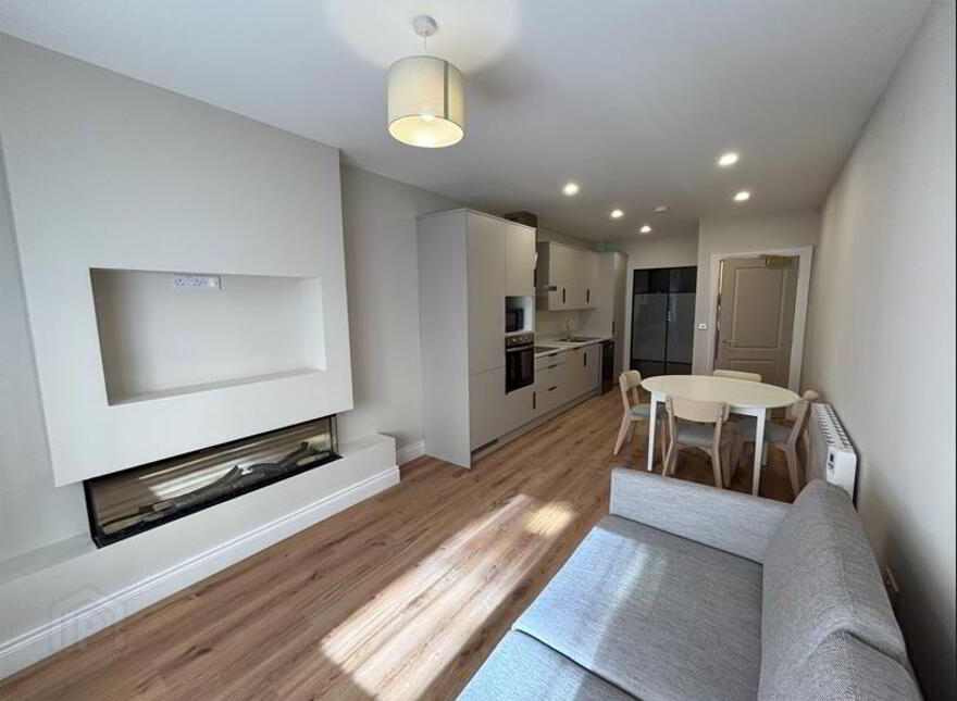 Apt 5, 5 Lower Crescent, Botanic, Belfast, BT7 1NR