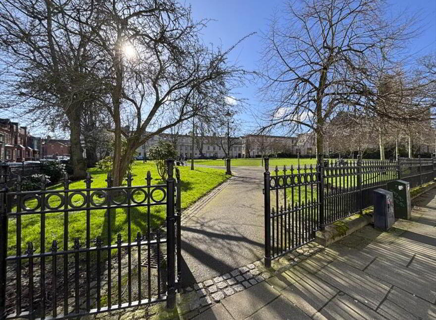 Apt 5, 5 Lower Crescent, Botanic, Belfast, BT7 1NR