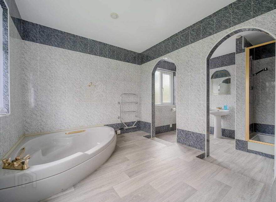 9 Rathgael Road, Bangor, BT19 1RW