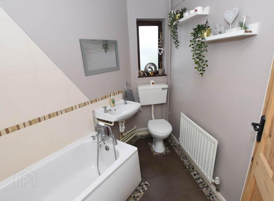 5c Rowan Drive, Dunmurry, Belfast, BT17 9PX