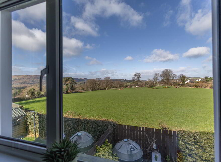 5 Ridgefield Grove, Warrenpoint, Newry, BT34 3JX