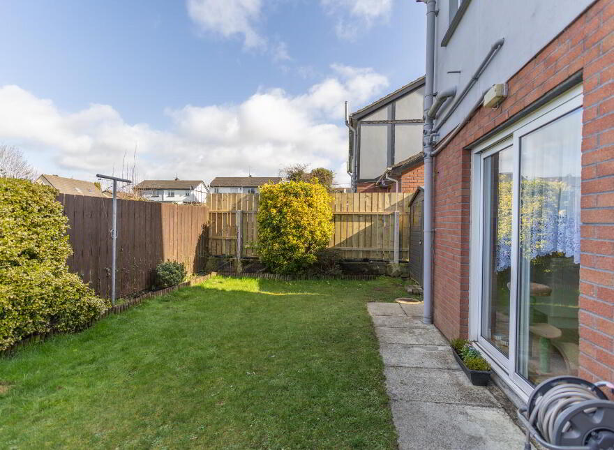 5 Ridgefield Grove, Warrenpoint, Newry, BT34 3JX