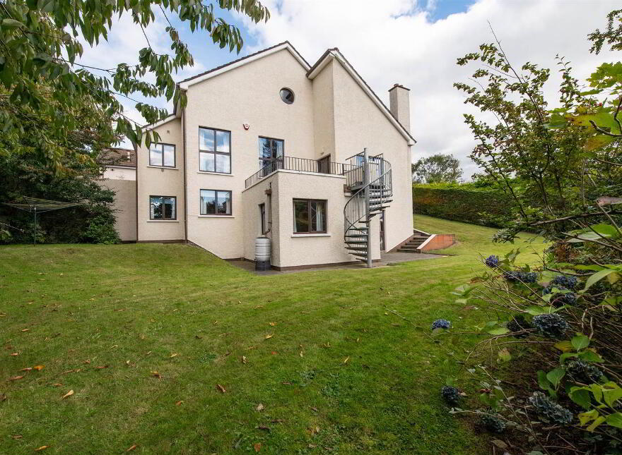 8 Millhill Drive, Ballynahinch, BT24 8LL