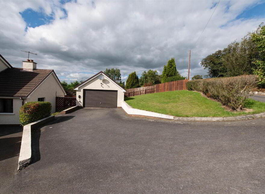 8 Millhill Drive, Ballynahinch, BT24 8LL