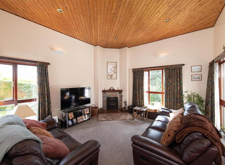 8 Millhill Drive, Ballynahinch, BT24 8LL