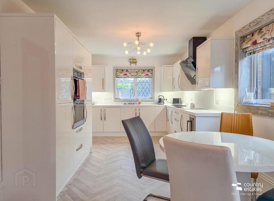 28 Crossgreen, Carrickfergus, BT38 8DN