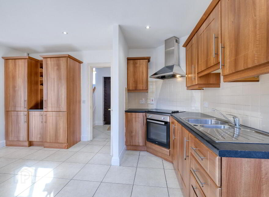 24 Druid Glen, White Linen Woods, N39C8H7