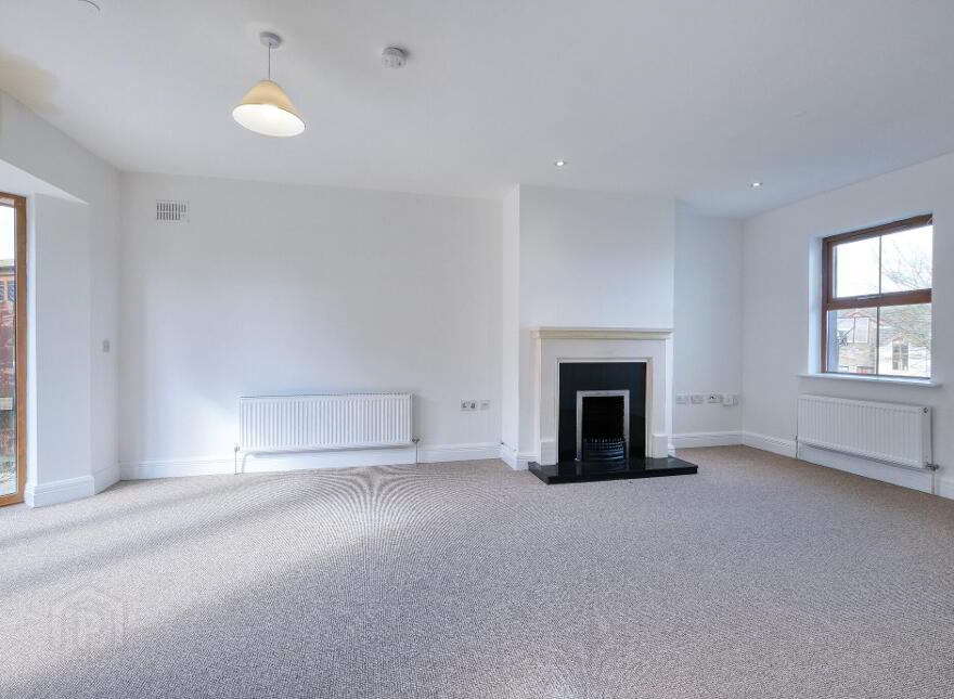 24 Druid Glen, White Linen Woods, N39C8H7
