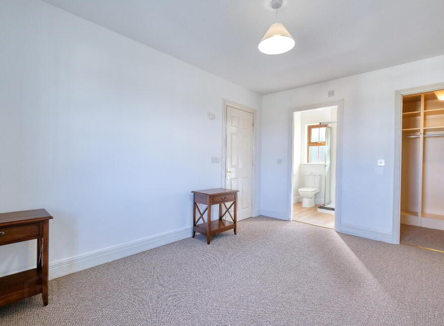24 Druid Glen, White Linen Woods, N39C8H7