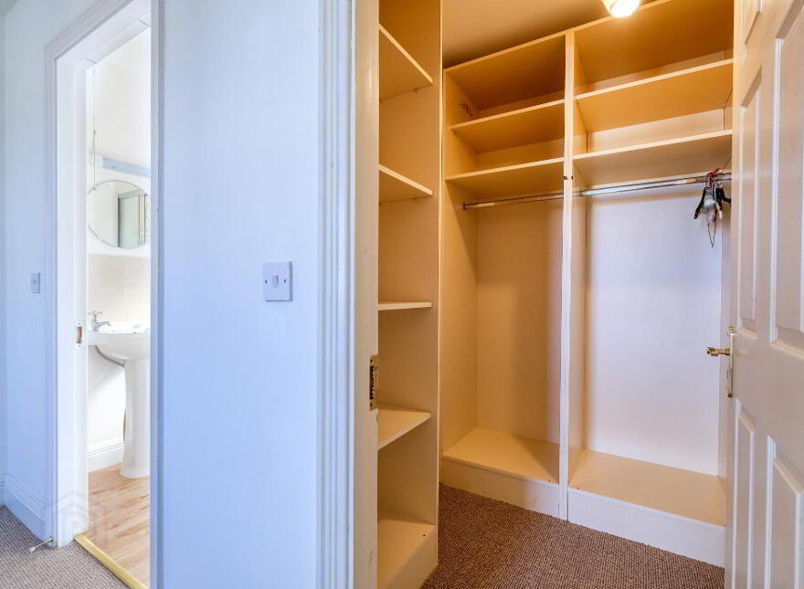 24 Druid Glen, White Linen Woods, N39C8H7