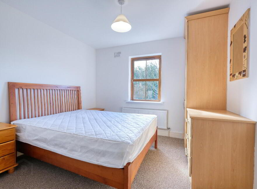 24 Druid Glen, White Linen Woods, N39C8H7