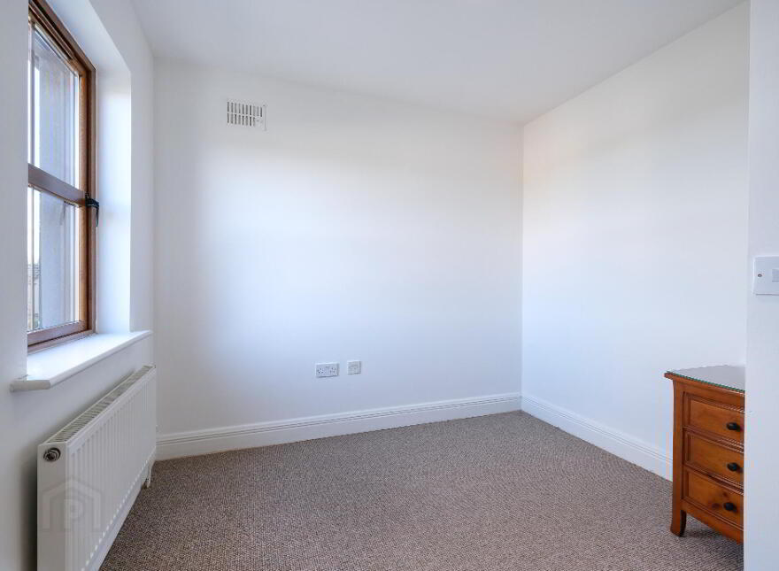 24 Druid Glen, White Linen Woods, N39C8H7