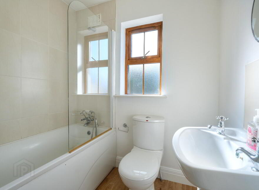 24 Druid Glen, White Linen Woods, N39C8H7
