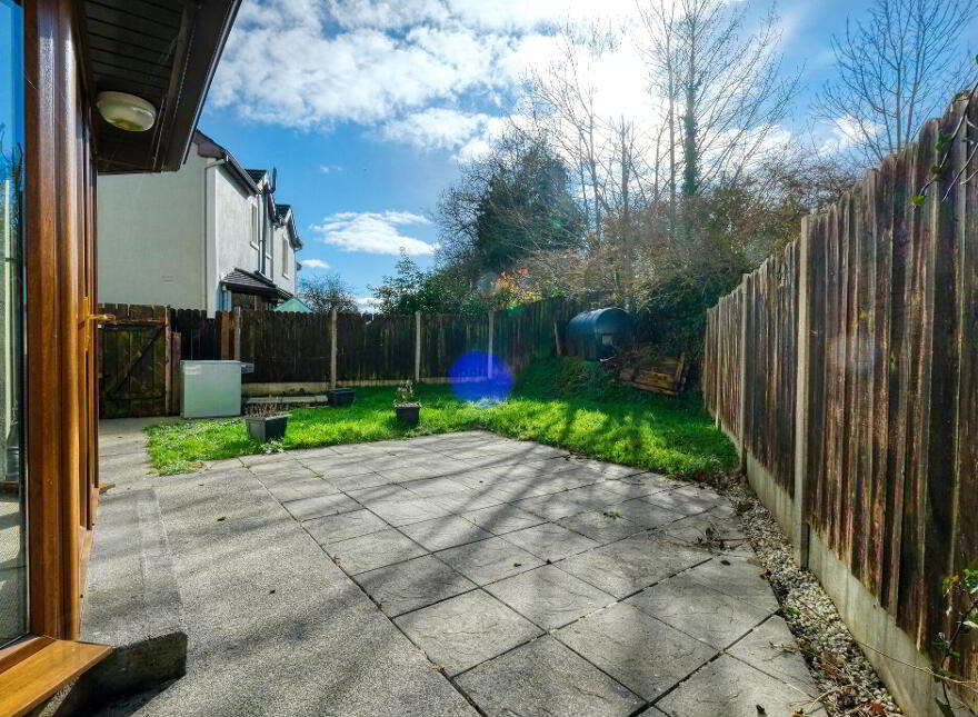 24 Druid Glen, White Linen Woods, N39C8H7