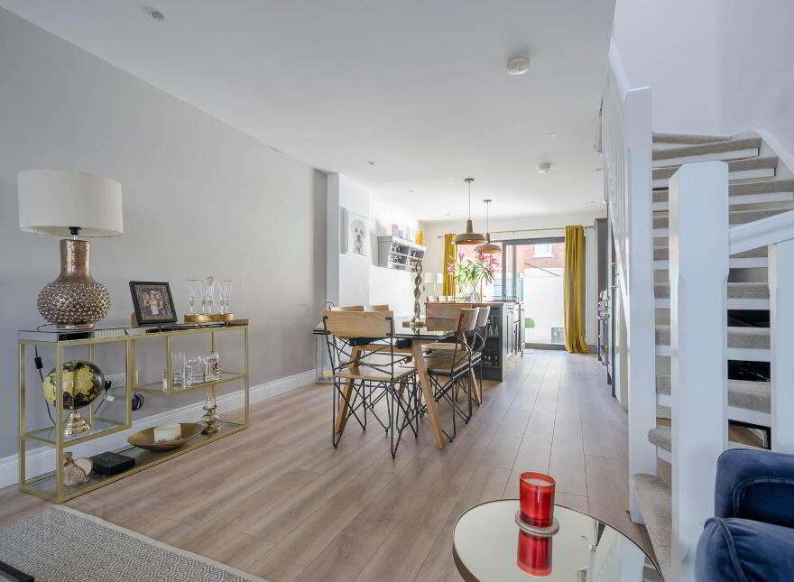 21 Downshire Road, Holywood, BT18 9LX