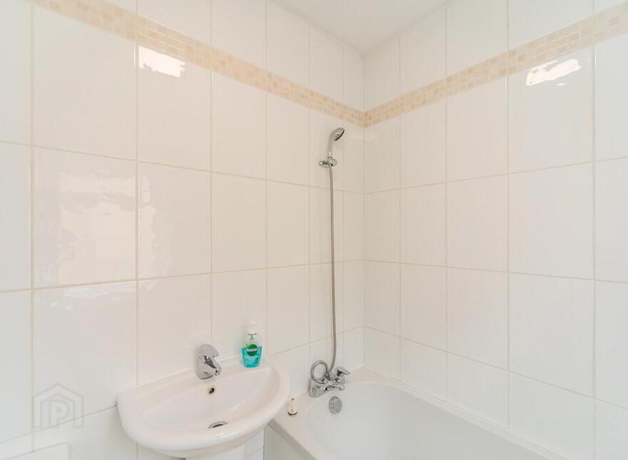 3 Loopland Parade, Belfast, BT6 9EF