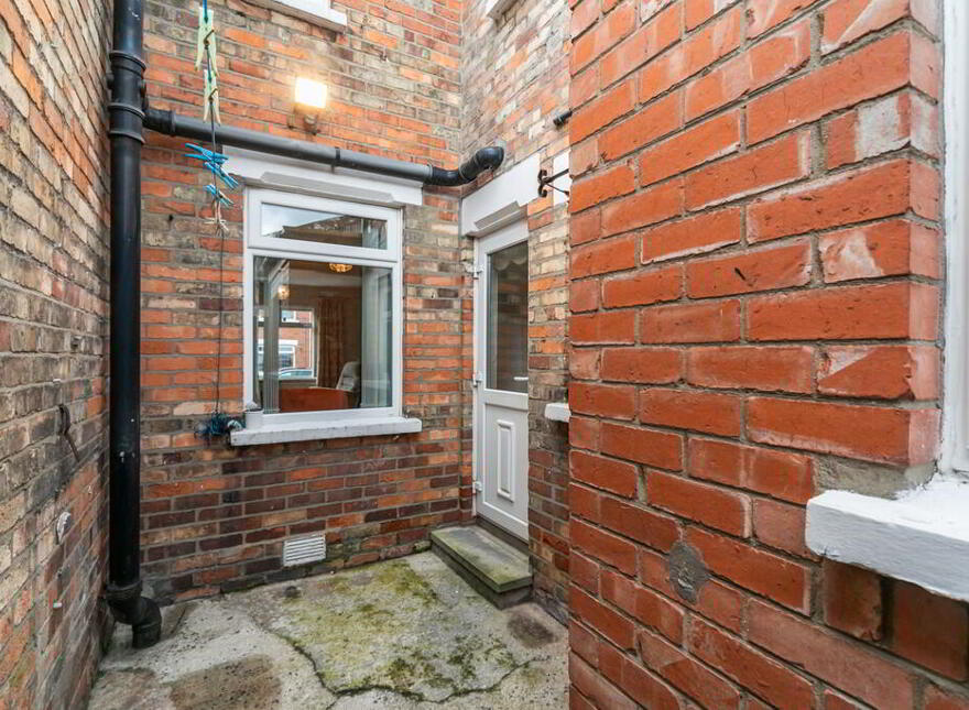 3 Loopland Parade, Belfast, BT6 9EF