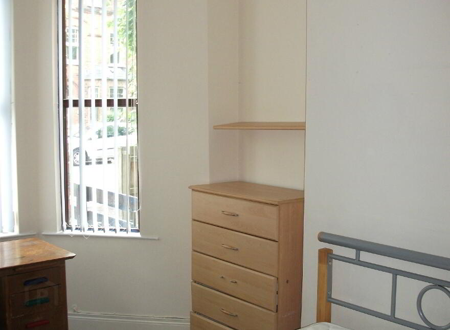 48 University Avenue, Queens, Belfast, BT7 1GY
