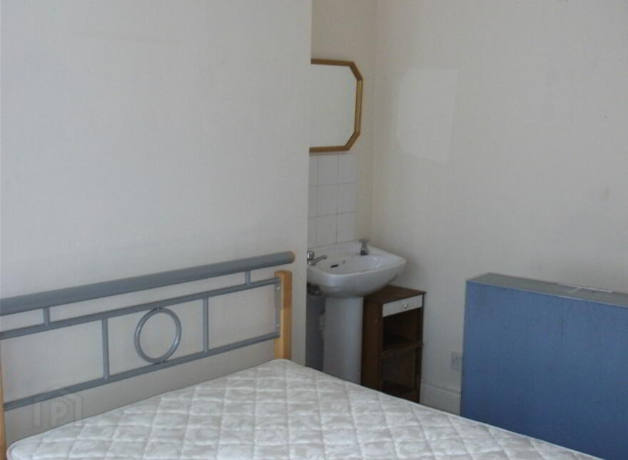 48 University Avenue, Queens, Belfast, BT7 1GY