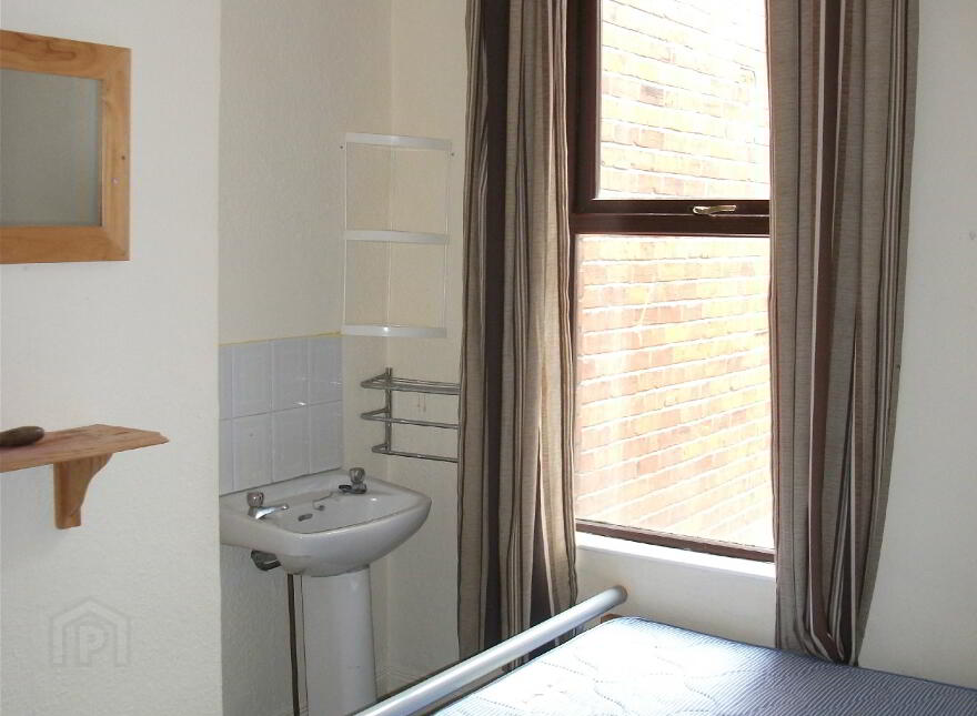 48 University Avenue, Queens, Belfast, BT7 1GY